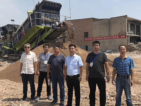 移動式建（jiàn）築垃圾破碎機：建築垃圾處理的革新力量